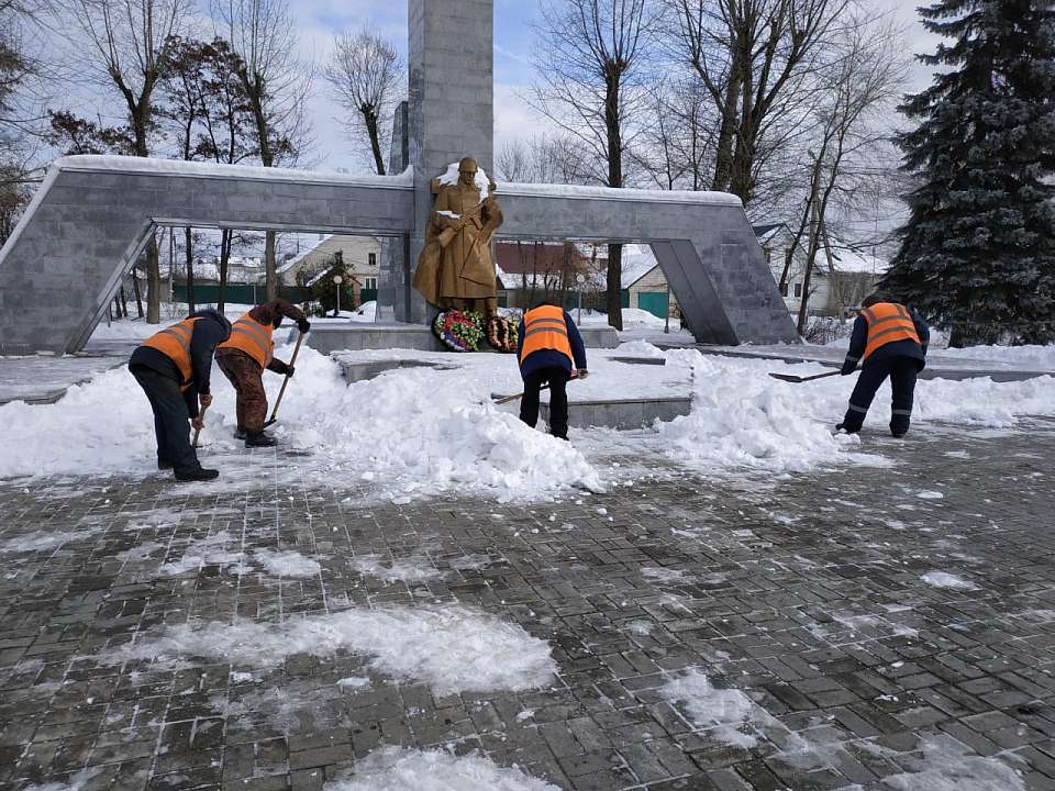 В Железнодорожном районе приводят в порядок воинские захоронения