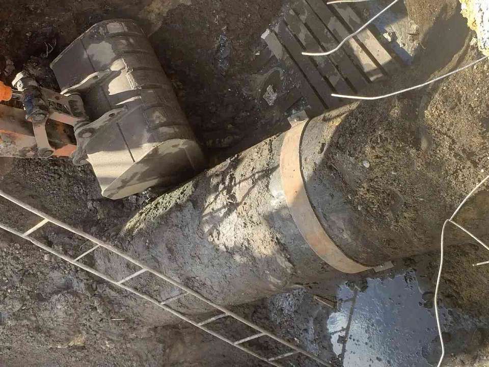 В Воронеже ликвидировали коммунальную аварию на ул. Антонова-Овсеенко