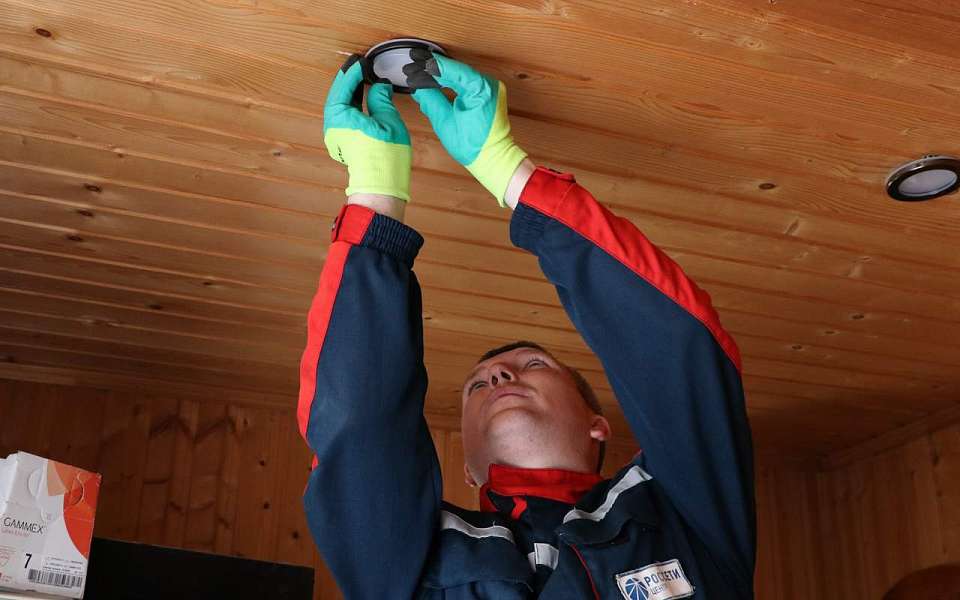 Воронежские энергетики «Россети Центр» оказали шефскую помощь ветеранам войны