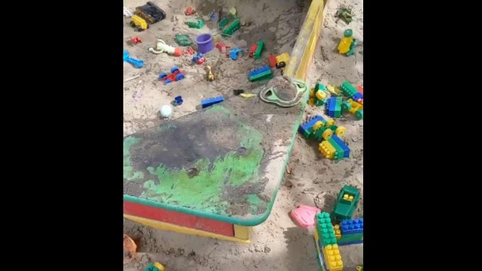 В Воронеже неизвестный залил маслом детскую площадку