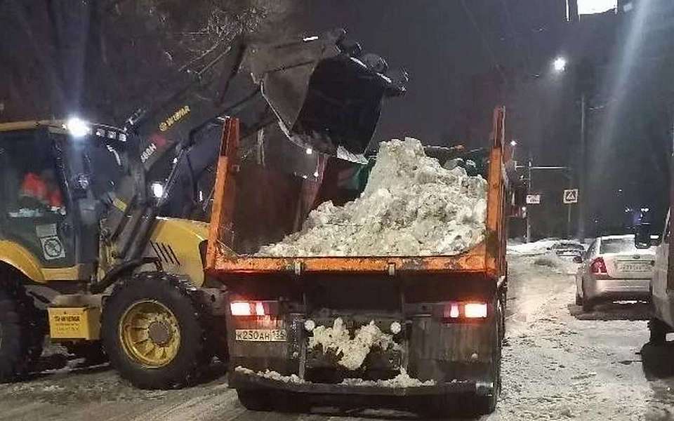 Более 3,6 тыс. кубометров снега вывезли ночью 27 февраля с улиц Воронежа