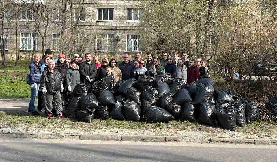 Железнодорожный район присоединился к общегородскому субботнику