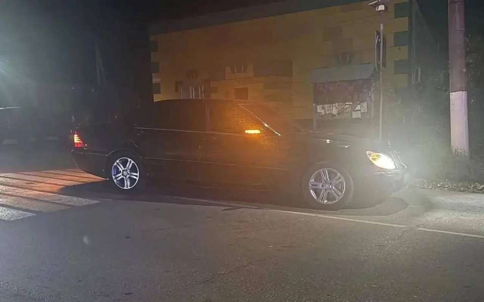 На переходе мужчину с годовалой девочкой сбил Mercedes-Benz под Воронежем