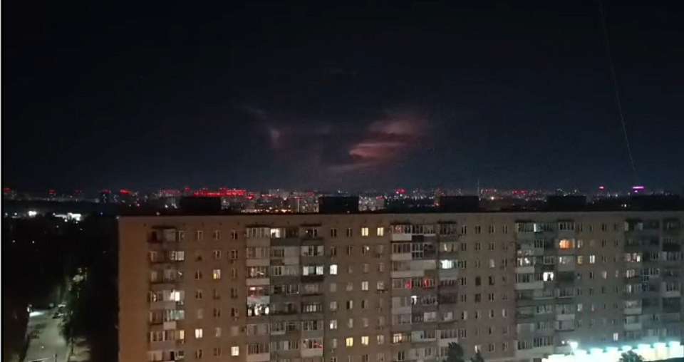 На видео запечатлели яркие вспышки сухой грозы в небе над Воронежем