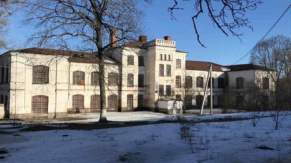 Без нового владельца осталась воронежская заброшенная психбольница в Орловке