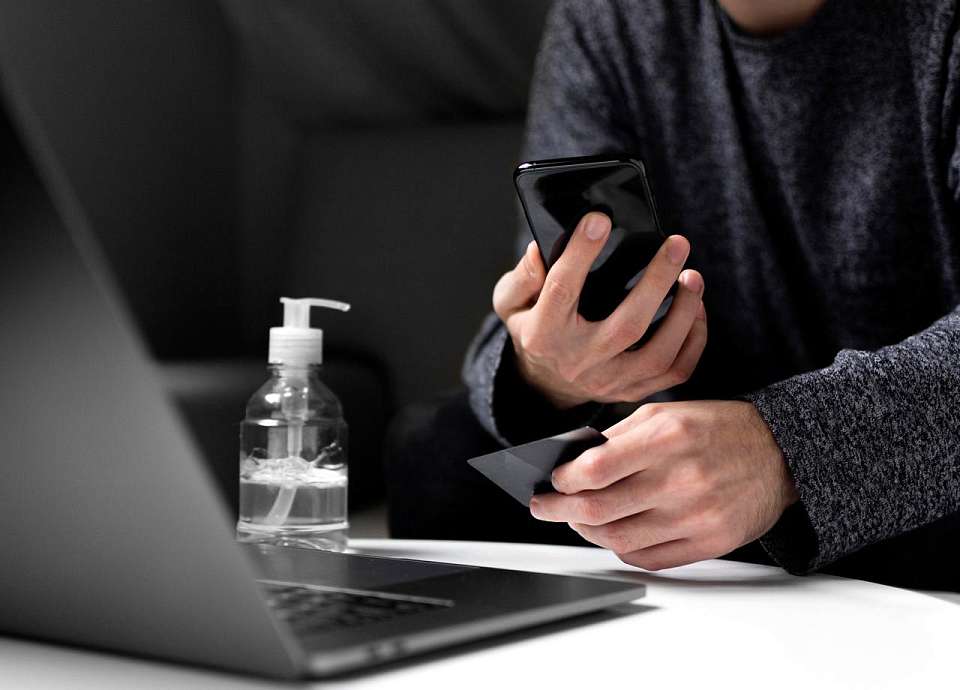 Предновогодний чек-лист против мошенников представили воронежцам