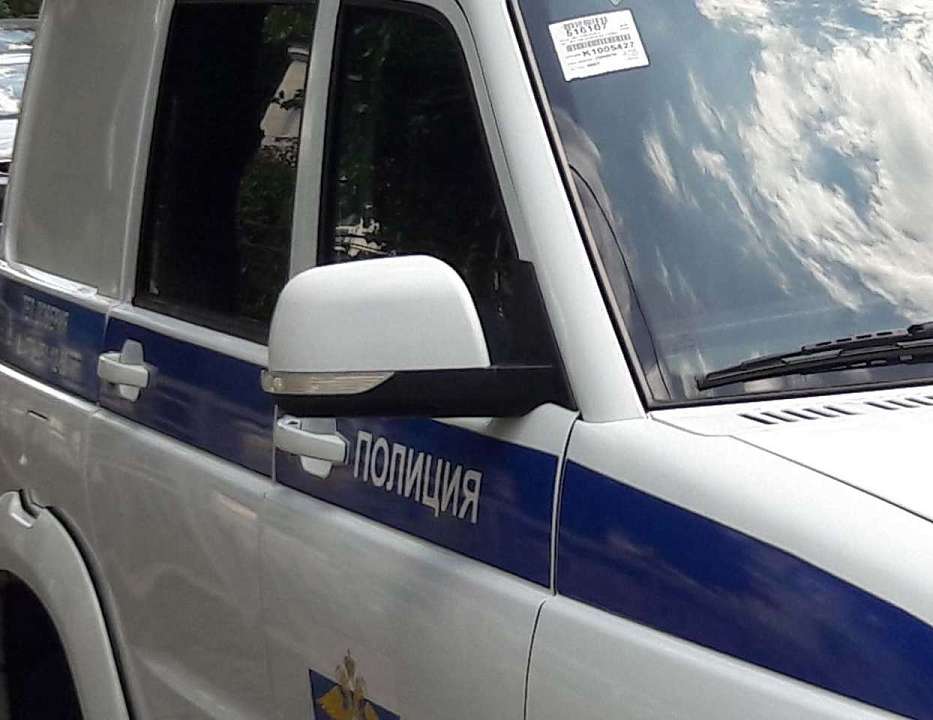 Легковушка в центре Воронежа внезапно выскочила на тротуар