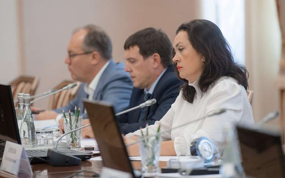 Путин наградил первого замглавы аппарата воронежского губернатора Ольгу Извекову