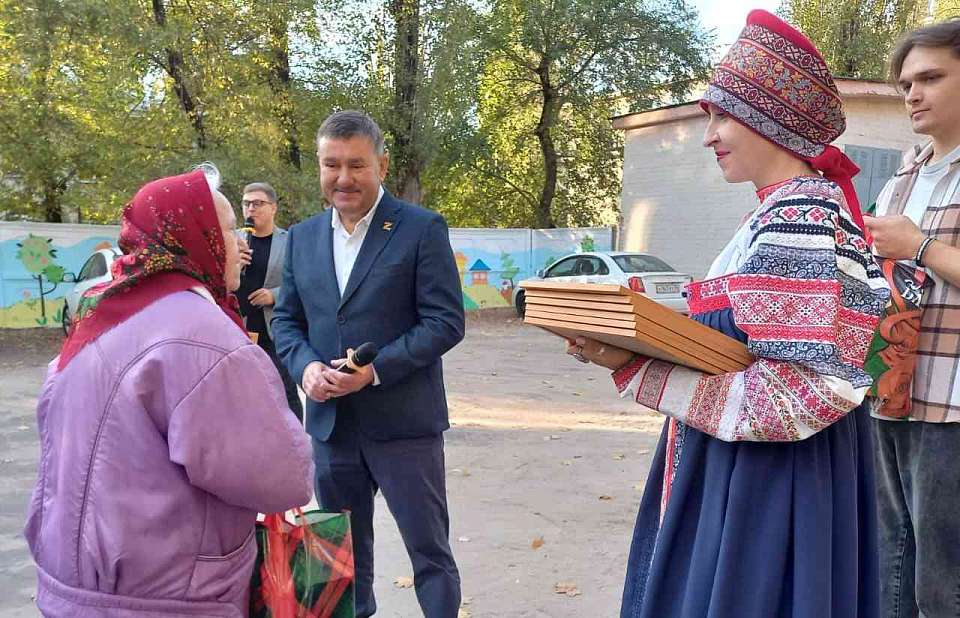 Депутат «Единой России» организовал в Левобережном районе Воронежа праздник двора для жителей