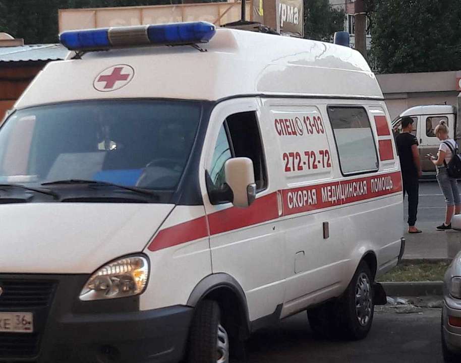 Девушка и ребёнок пострадали в перевернувшемся в Воронеже в результате ДТП автомобиле