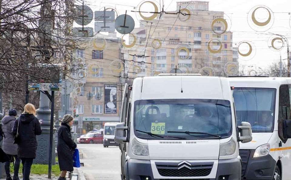 В Воронеже с 1 апреля изменится расписание отходящего от ВГУ маршрутного автобуса 