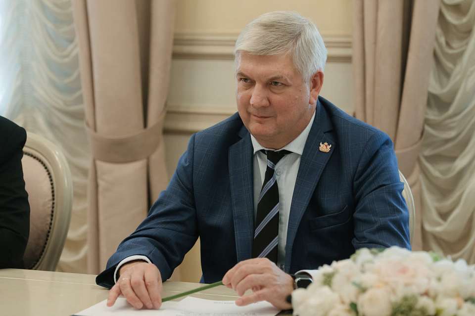 С 62-летием Александра Гусева поздравляют «Горком36» и «Берег»