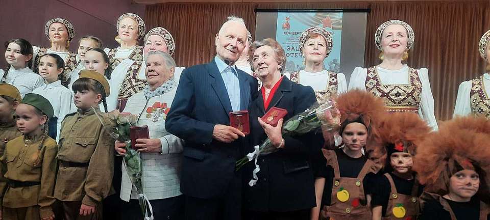 В Железнодорожном районе продолжается вручение ветеранам Великой Отечественной войны юбилейных медалей к 80-летию Победы