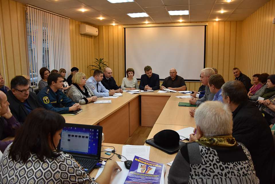 В Железнодорожном районе обсудили участие ТОС в проектах по благоустройству