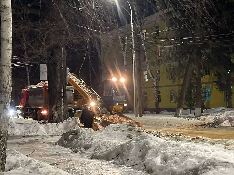 Ночью 17 февраля в Воронеже работала 181 единица коммунальной техники