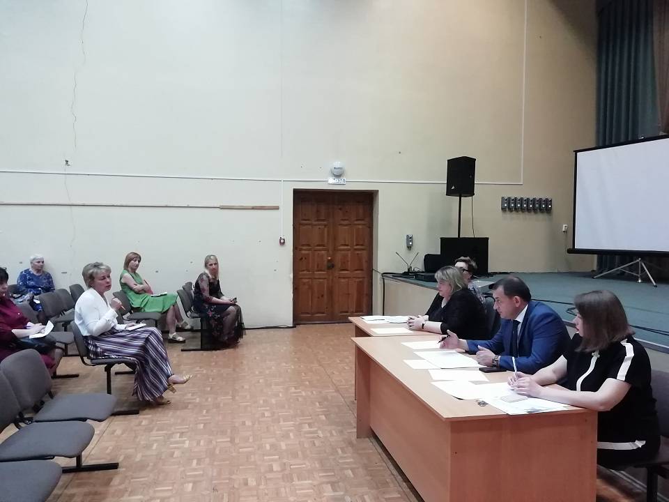      В Коминтерновском районе обсудили вопросы обучения граждан предпенсионного возраста