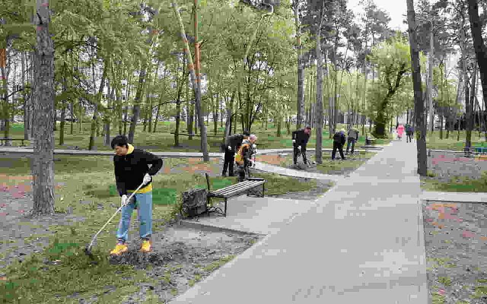 Железнодорожный район продолжают приводить в порядок в рамках месячника благоустройства 