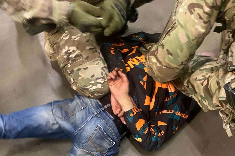 За организацию проституции полицейские задержали жителя Воронежа и трех женщин