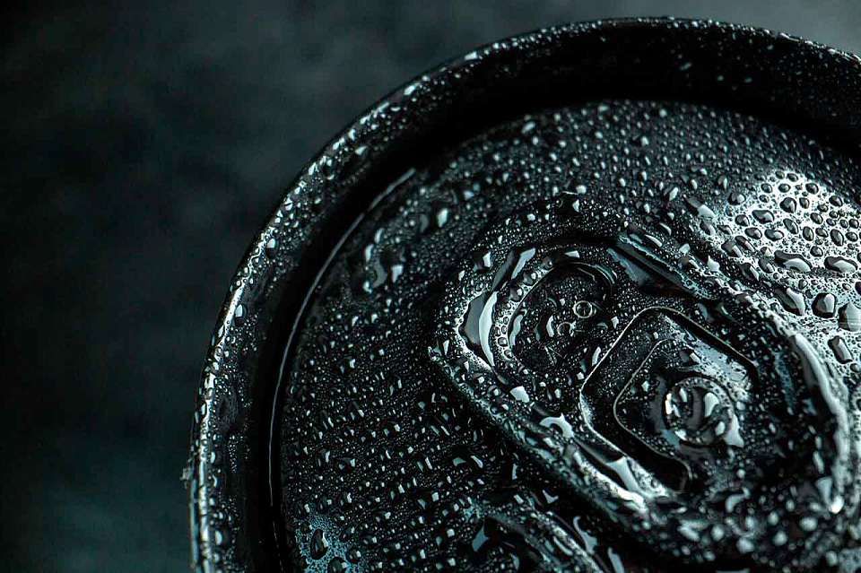 Почти каждый второй молодой воронежец покупал энергетики без паспорта