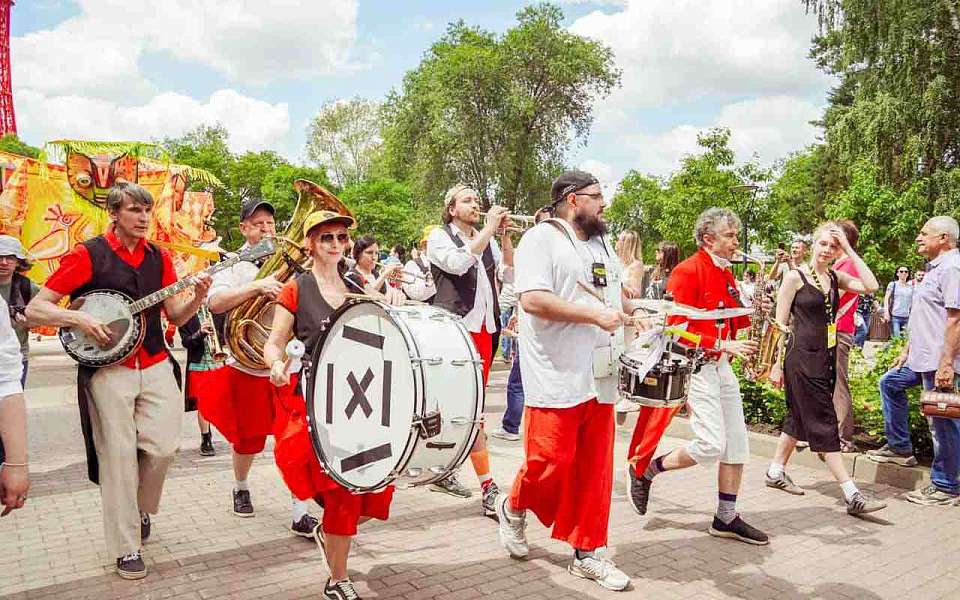 Фестиваль уличных театров пройдет 31 мая в воронежских «Алых парусах»