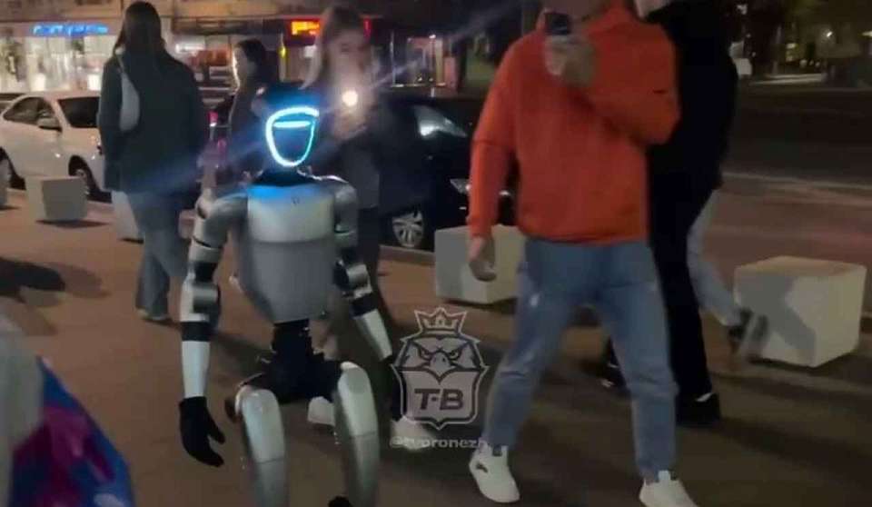 Робот прогуливался в центре Воронежа 16 сентября