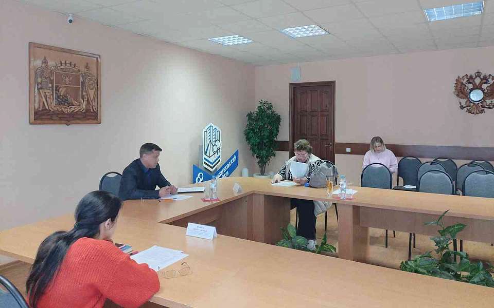 В Коминтерновском районе замглавы провел прием граждан