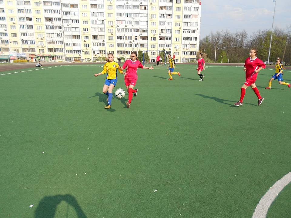 В Коминтерновском районе Воронежа девушки разыграли «Кубок Победы».