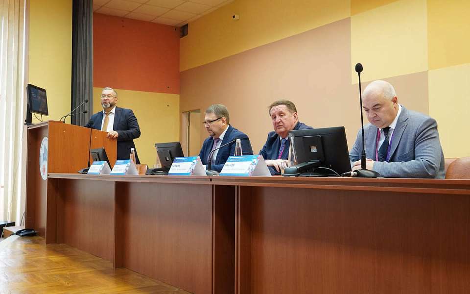 Ведущие российские сосудистые хирурги рассказали в Воронеже о спасении своих пациентов