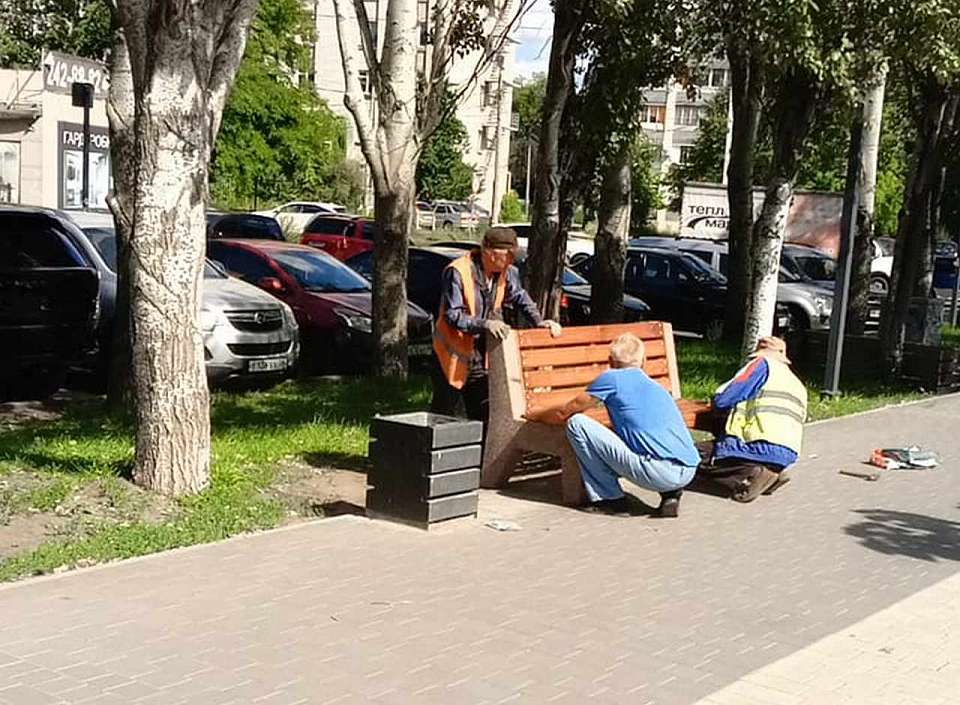 В Железнодорожном районе благоустраивают общественные пространства 