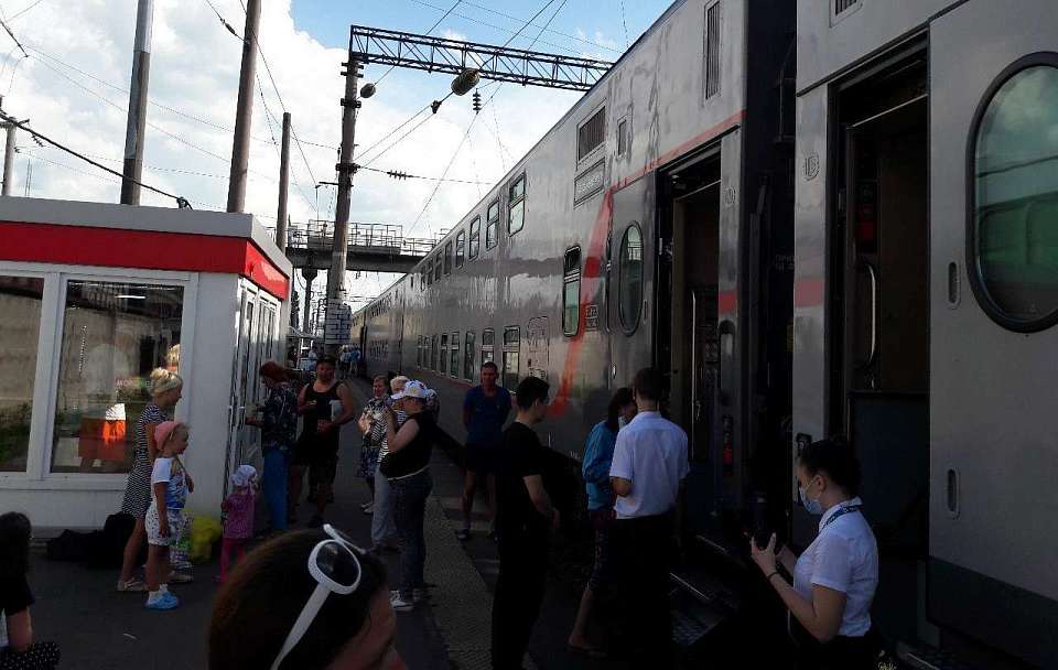 Ураган повредил в Воронежской области контактную сеть и задержал поезд