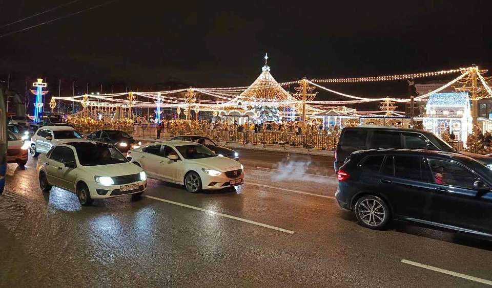 После эвакуации из-за беспилотников главную ёлку в Воронеже открывать не стали