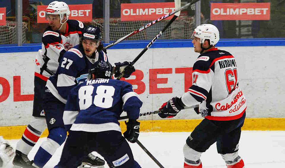 Воронежский «Буран» победил «Кристалл» из Саратова в буллитной серии