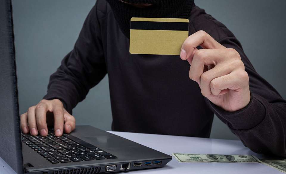 Участвовавший в «социсследовании» воронежец потерял более 73 000 рублей