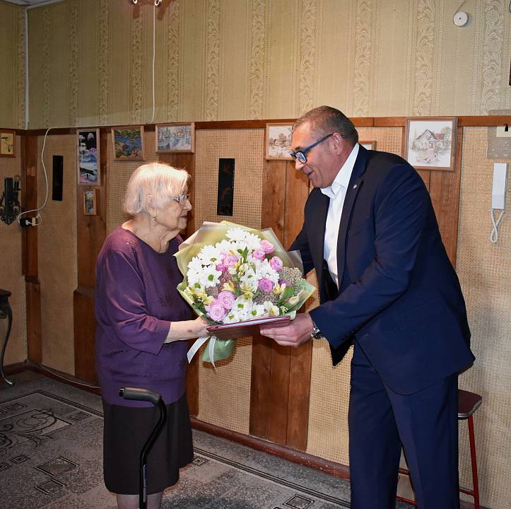 Глава Ленинского района Сергей Ситников поздравил ветерана с вековым юбилеем