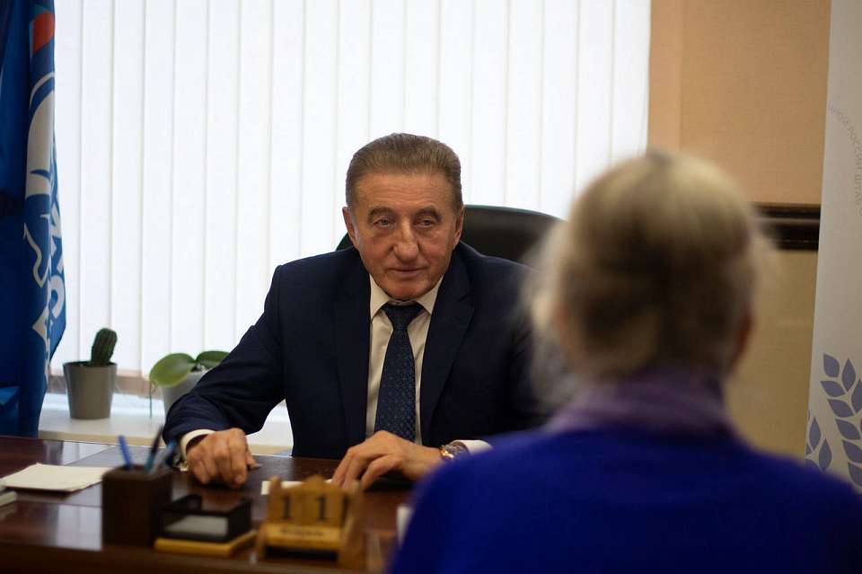 От стратегических инициатив - до советов по утеплению дачи.   Сергей Лукин провел личный прием граждан 
