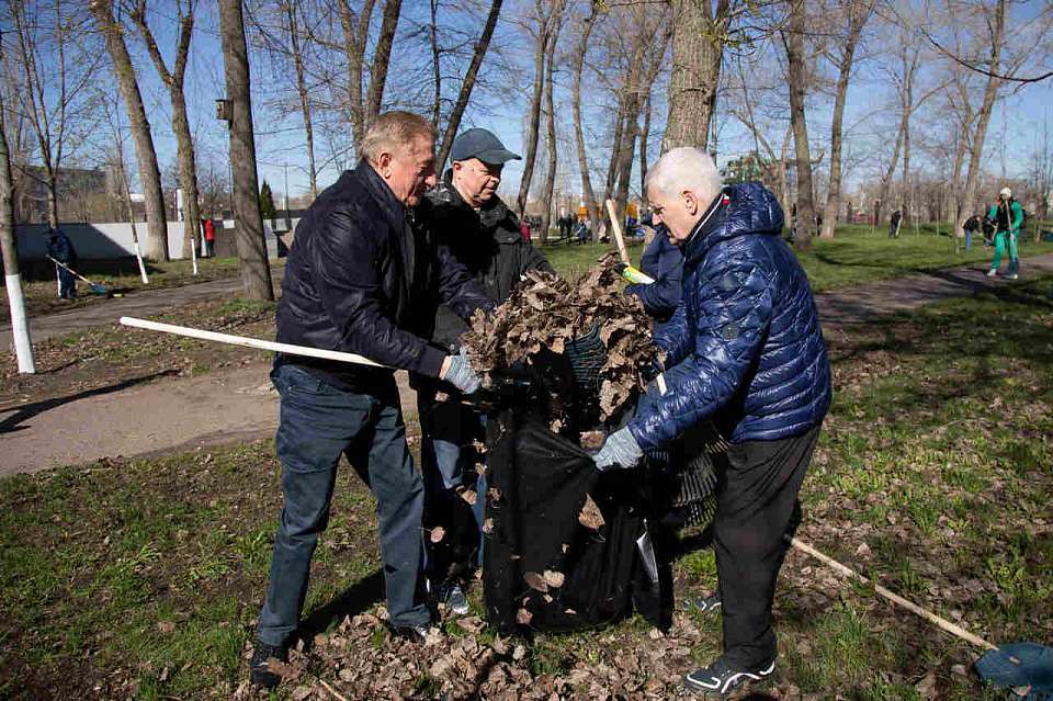 Команда ДСК поддержала общегородской субботник
