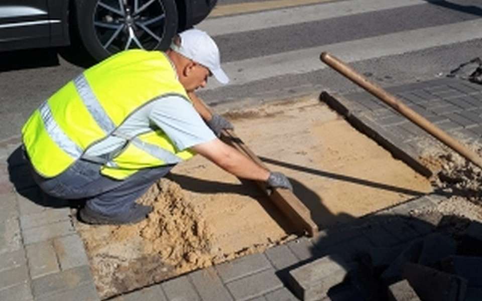 Тротуары ремонтируют в Ленинском районе  