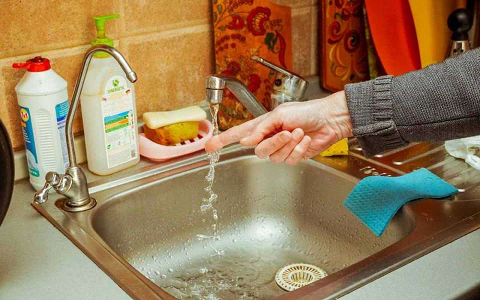 На 6 часов отключат воду 14 мая в Левобережном районе Воронежа