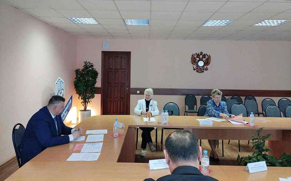 В Коминтерновском районе прием граждан провел министр промышленности и транспорта