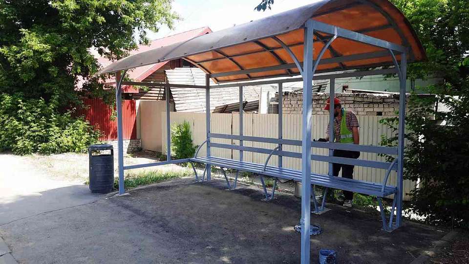 В Ленинском районе обновляют остановки общественного транспорта