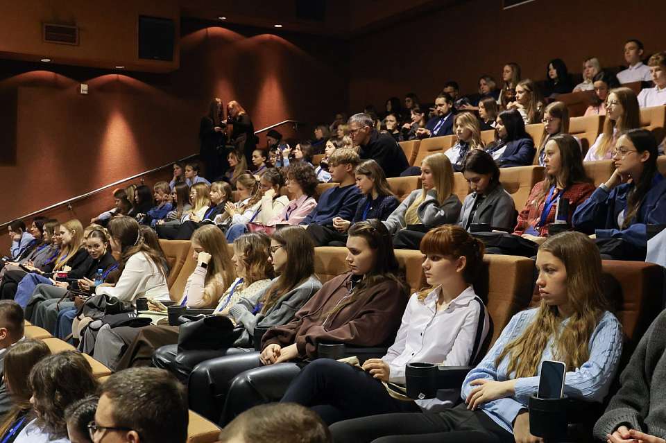 Мэр Воронежа предложил увековечить память погибшего в СВО выпускника факультета журналистики ВГУ Евгения Половодова
