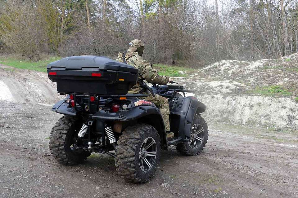 Народная поддержка: воронежцы передали квадроцикл и «Ниву» для земляков на передовой