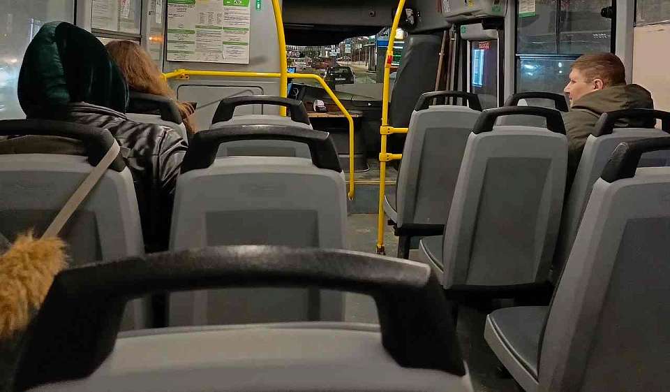 Воронежцы сообщили о странном мужчине, снимавшем на видео несовершеннолетних девушек