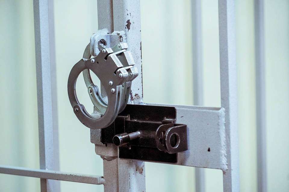 Суд в Воронеже оставил в СИЗО подозреваемого в диверсии бывшего полицейского