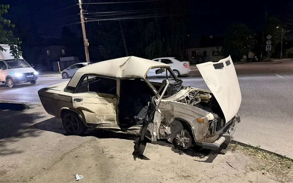 После лобового ДТП с Lexus RX 350 в Воронеже водитель автомобиля ВАЗ умер в больнице