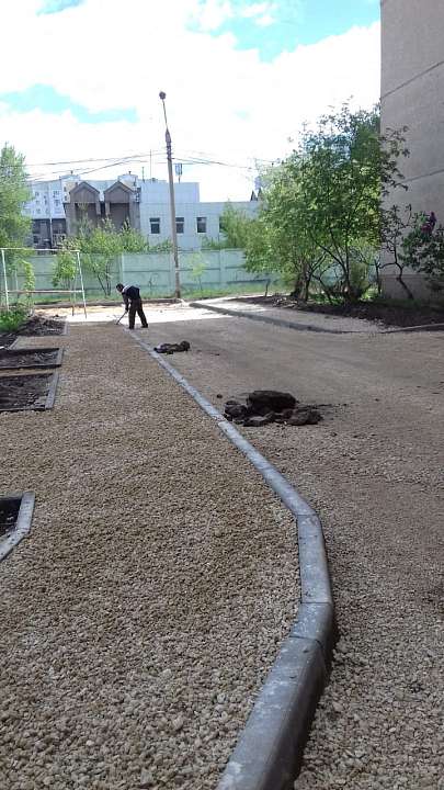 Продолжается ремонт дворов в Железнодорожном районе