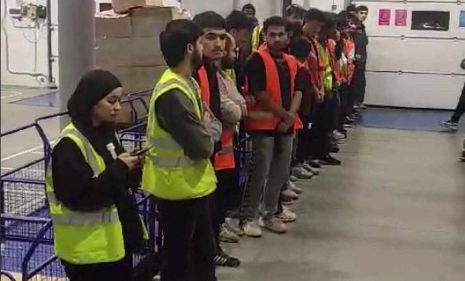 Миграционные нарушения в распределительном центре выявили воронежские полицейские