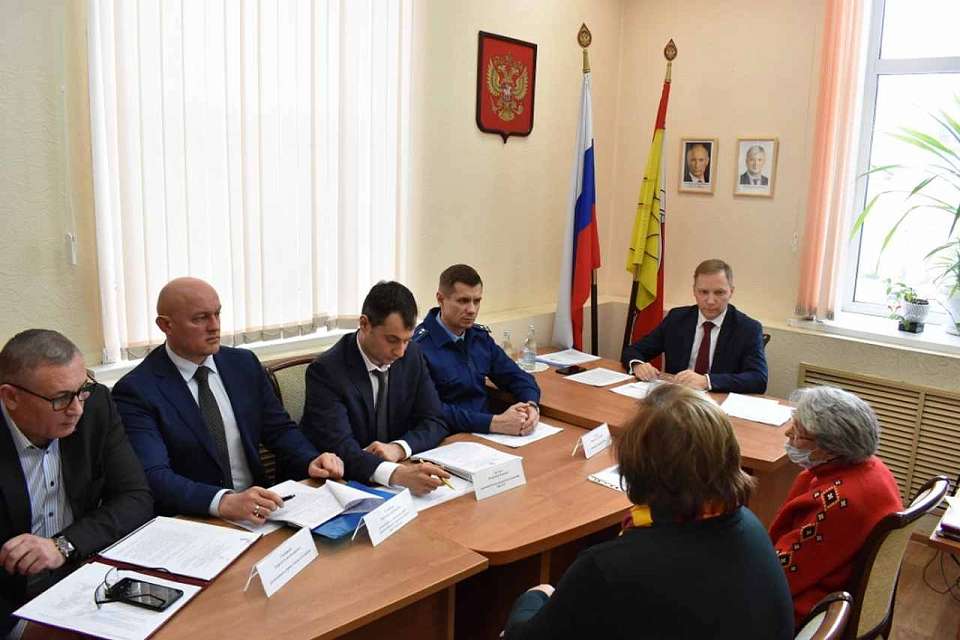 В Ленинском районе министр ЖКХ провел приём граждан