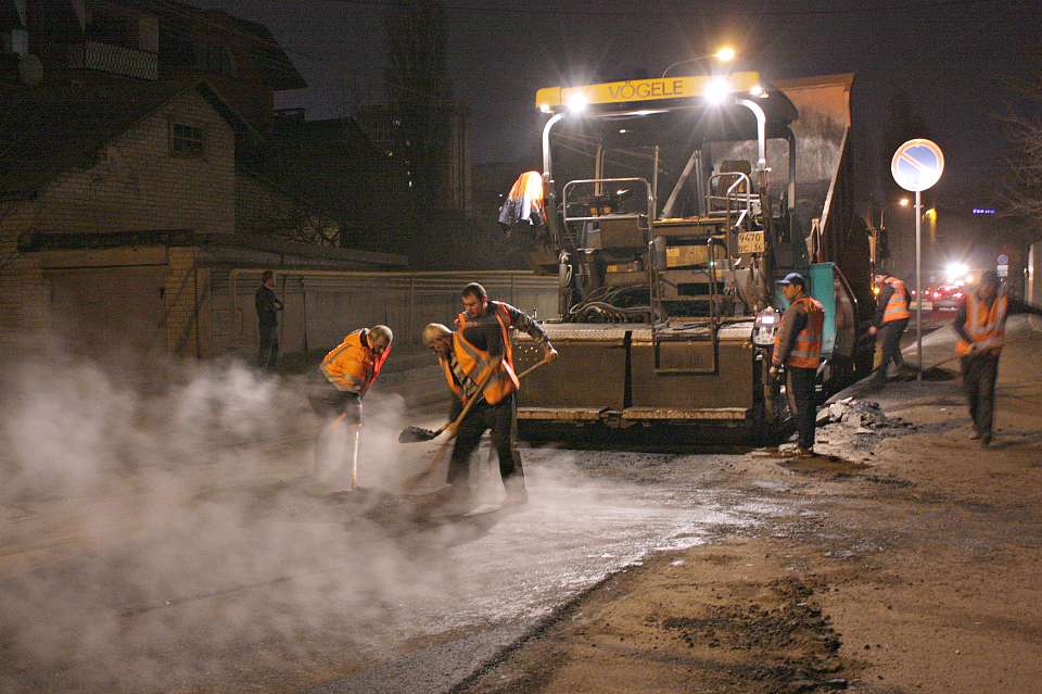 В Ленинском районе Воронежа активно ведутся дорожные работы