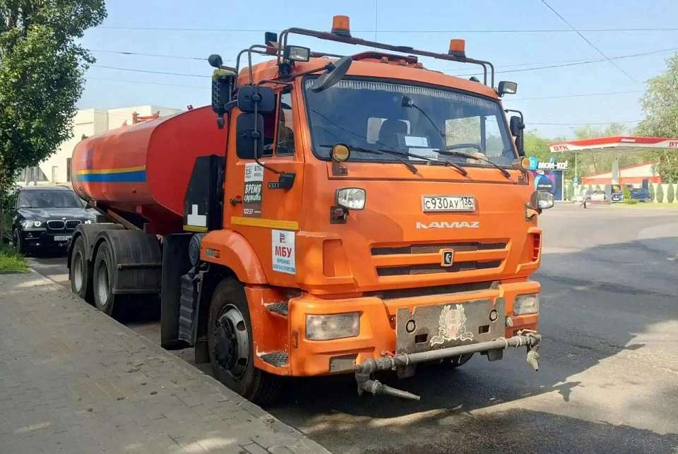 В связи с отключением воды в правобережье Воронежа горожанам напомнили адреса её подвоза